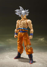 Cargar imagen en el visor de la galería, PREVENTA - S. H. FIGUARTS GOKU ULTRA INSTINCT