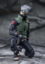 Cargar imagen en el visor de la galería, SH Figuarts Kakashi Hatake - The famed Sharingan Hero
