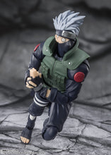 Cargar imagen en el visor de la galería, SH Figuarts Kakashi Hatake - The famed Sharingan Hero
