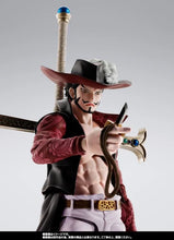 Cargar imagen en el visor de la galería, PREVENTA  -S.H.Figuarts DRACULE MIHAWK -HAWKEYE-

